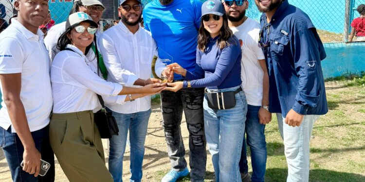 Vladimir Guerrero y Fundación FYRE se unen en inicio a Torneo Navideño de Béisbol en Nizao