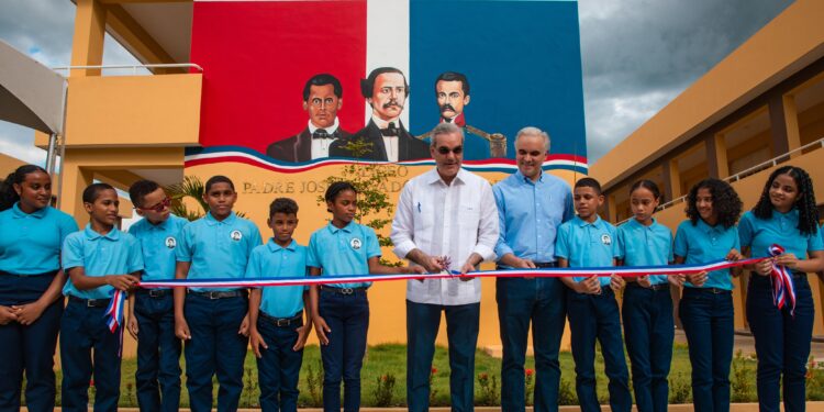 Presidente Abinader inaugura Liceo Padre José Salvador Fernández de 24 aulas en Bonao beneficiará a más de 800 estudiantes