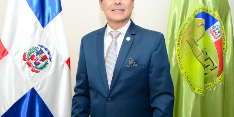 Pedro Yermenos Forastieri recibe respaldo de 49 instituciones para seguir en el TSE