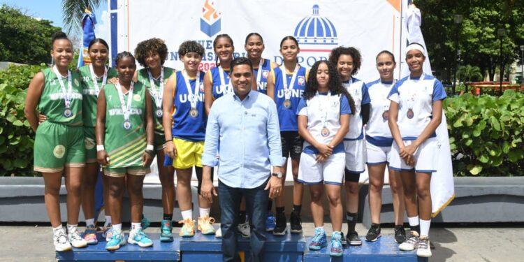 UCNE e ISFODOSU campeones de voleibol playero en los Juegos Universitarios