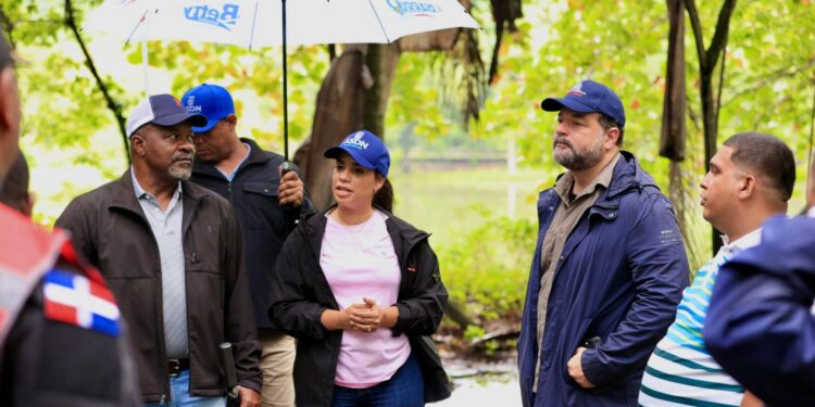 Ministro Medio Ambiente y alcaldesa SDN supervisan acciones de respuesta ante efectos de tormenta Melissa