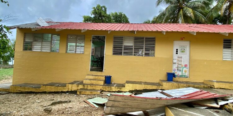 Aseguran daños a escuelas por tormenta Melissa fueron mínimos ante implementación oportuna&nbsp; plan Mantenimiento 24/7