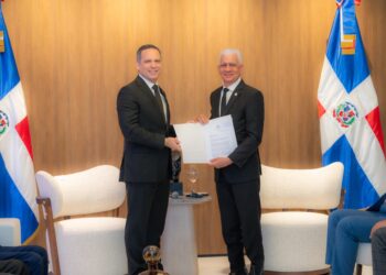 Presidente del Senado recibe de la Suprema Corte de Justicia (SCJ) proyecto que actualiza Ley de Uso de Medios Digitales