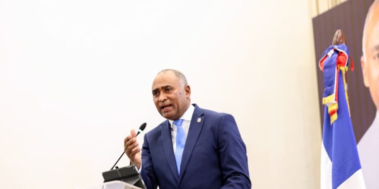 Julito Fulcar rinde cuentas ante multitudinario acto en Baní y presenta Plan Estratégico de Desarrollo Sostenible de Peravia