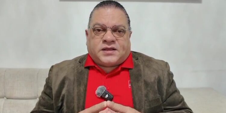 Mario Díaz pide al presidente Abinader intervenir ante crisis del transporte por suspensión del subsidio al gasoil