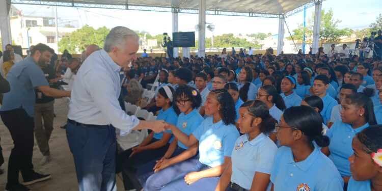 Ministerio de Educación lanza el voluntariado Agentes al 100 para impulsar la formación en valores y liderazgo estudiantil