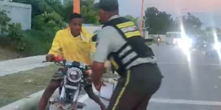 Imponen tres meses de prisión preventiva a conductor agredió agente de DIGESETT en Barahona