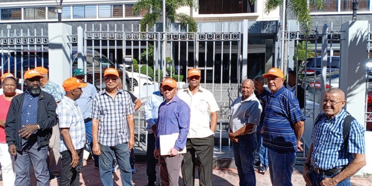 Trabajadores exigen al Ministerio de Hacienda devolución fondos retenidos ilegalmente