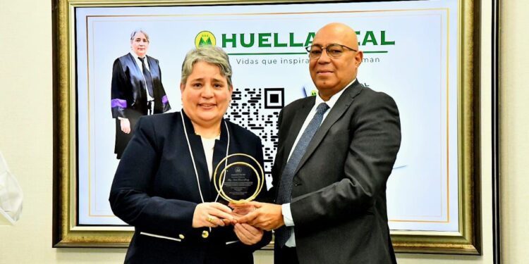 Vega Real reconoce trayectoria de la Magistrada Arelis Ricourt Gómez destacada figura del sistema judicial dominicano