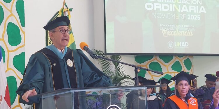 Universidad Adventista entrega título honoris causa al ministro Franklin García Fermín