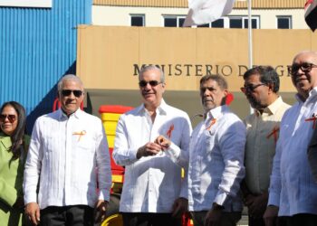 Presidente Abinader entrega maquinarias modernas para reducir mano de obra extranjera e impulsar mecanización del campo
