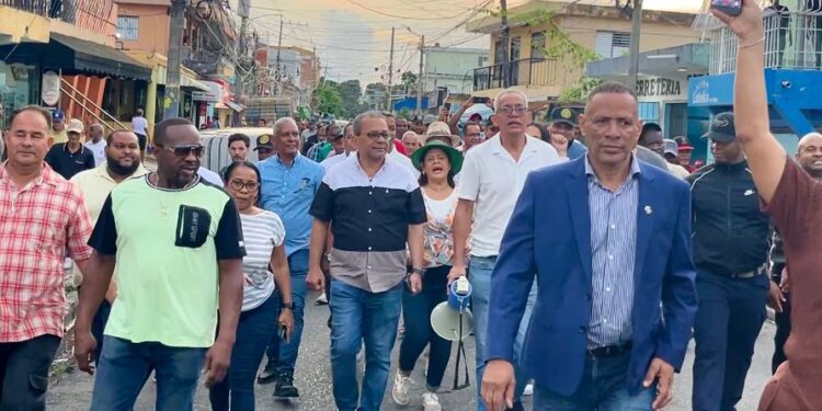 FP lista para la Marcha de este domingo 30, que encabezará su lider,  Leonel Fernández en la capital