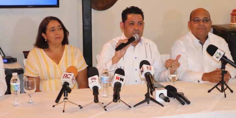 René Taveras presenta candidatura a la Secretaría General del PRM en el Distrito Nacional