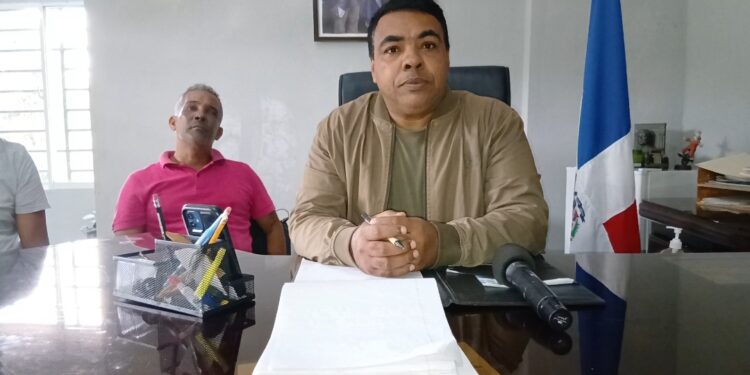 William Figuereo destaca importacia de eliminar de las calles vehículos chatarras, tras efectos de tormenta melissa