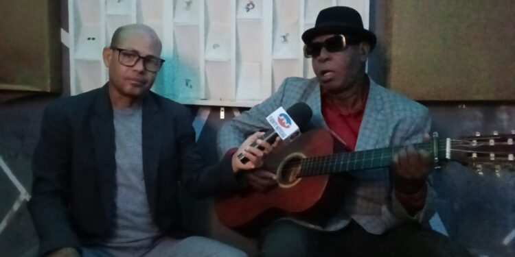 “El Rey de la Discoteca”, Cantante urbano SONOFIRE, presenta primicia, CON GUITARRA