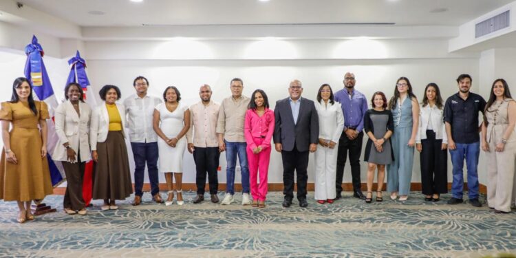 PROMIPYME  entrega premios por RD$1 millón 125 mil a ganadores EmprendeLab 2025