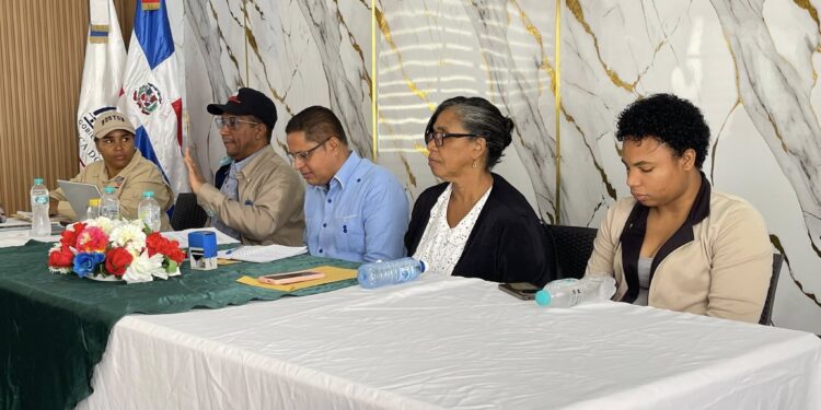 Distrito Educativo 18-04 de Jimaní recibe comisión de Infraestructura Escolar en el marco de programa Navidad en las Aulas 24/7