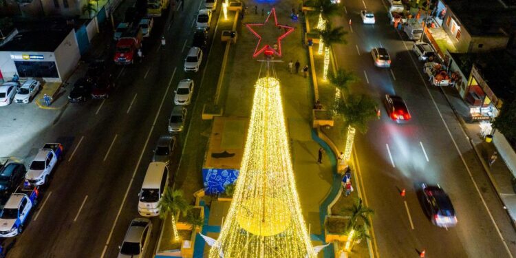 Propeep da inicio a festividades navideñas con encendido Parque de las Luces en SDE