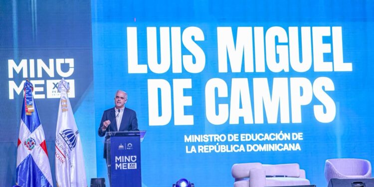 Ministro Luis Miguel De Camps impulsa liderazgo estudiantil como motor para construir un país más justo y sostenible