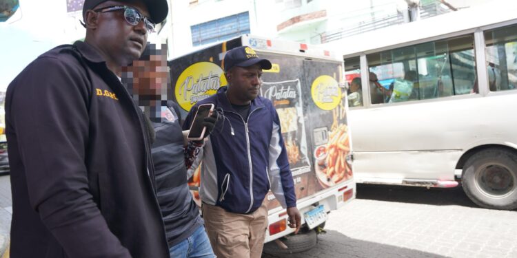 Doble sueldo activa economía durante fin de semana; DGM, FF.AA. y PN detienen en conjunto 2,350 y deportan 2,226 de jueves a sábado