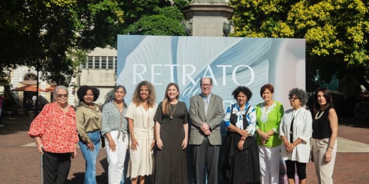 INICIA y la Alcaldía del DN inauguran exhibición del libro “Retrato de Mujer” en el Parque Colón