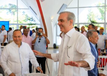 Presidente Abinader resalta trabajo de periodistas que cubren la fuente del Palacio Nacional