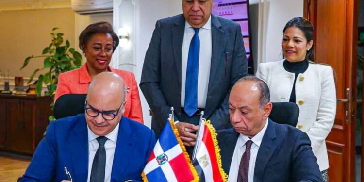 RD y Egipto firman acuerdo académico para el desarrollo de la Aviación Civil Internacional