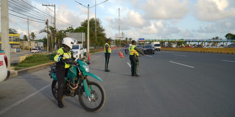 Agentes de la DIGESETT se encuentran desplegados en todo el país para garantizar seguridad vial durante período Navidad y Año Nuevo