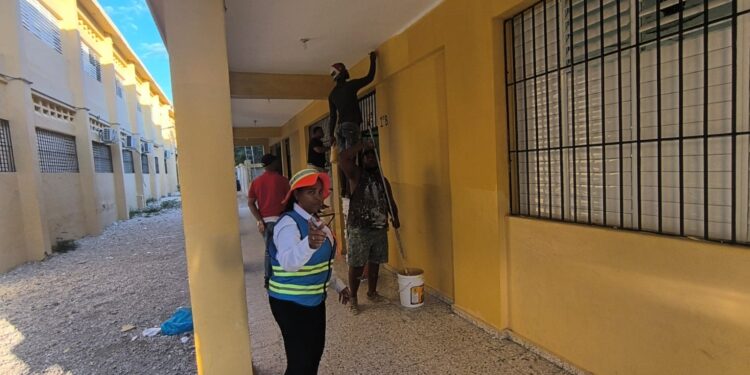 A través del Plan “Navidad en las Aulas” Infraestructura Escolar remoza decenas de aulas en Bahoruco-Independencia