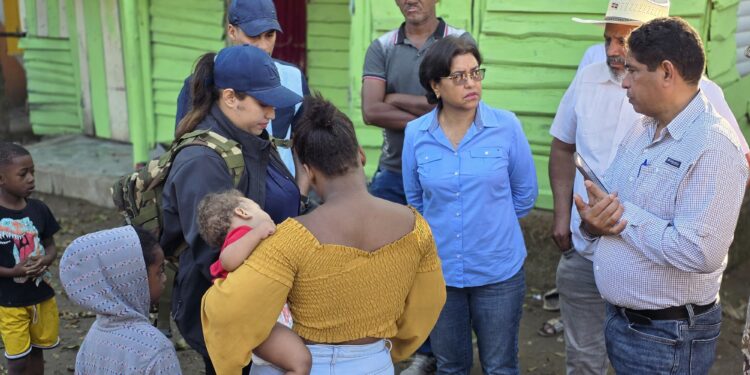 Gobernadora, Alcalde y Plan Social realizan levantamiento y anuncian soluciones tras incendio en La Mara, Dajabón
