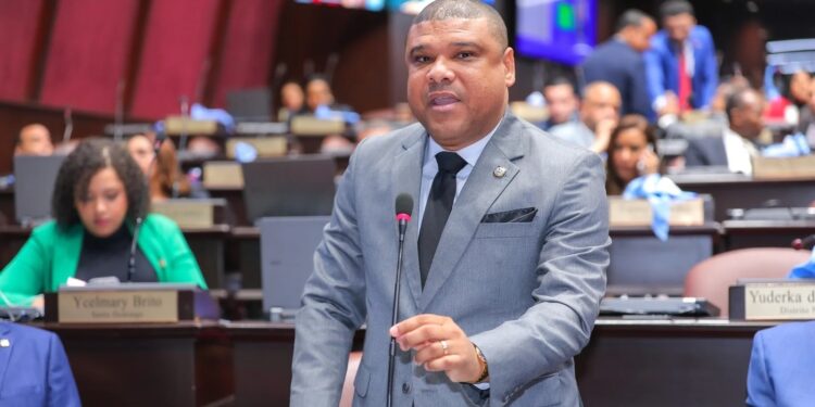 Diputado del PRD cuestiona endeudamiento del Gobierno pese a depósitos superiores a RD$318 mil millones