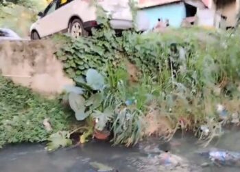 La falta de un puente que se desplomó pone en peligro a habitantes del sector La Fe, en Los Alcarrizos 