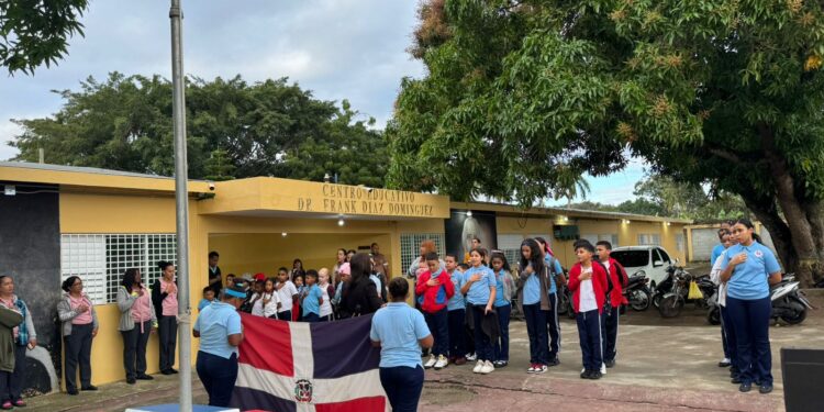 Infraestructura Escolar ejecuta trabajos correctivos en escuela de Pontón en La Vega