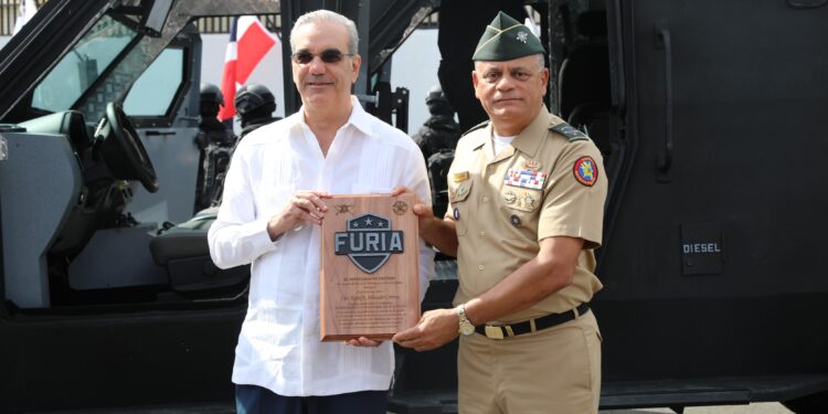 Presidente Abinader destaca transformación histórica de las Fuerzas Armadas al presentar el primer blindado FURIA ensamblado en la República Dominicana