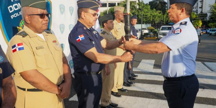 Antorcha olímpica de los LV Juegos Deportivos Militares y Policiales llega a la Policía Nacional