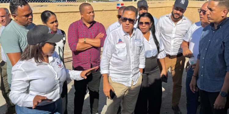 Gobierno acelera construcción de 18 proyectos escolares en Bahoruco a través del Plan 24/7-365