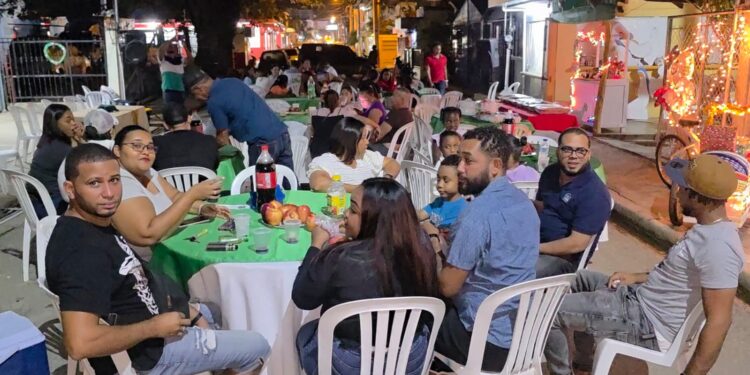 Entre emoción y celebración entregan premio a ganadoras del concurso “Decora tu calle y gana en Navidad”