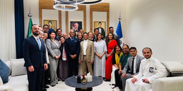 Embajador Rodríguez Durán resalta primer encuentro de dominicanos en Arabia Saudita y Baréin