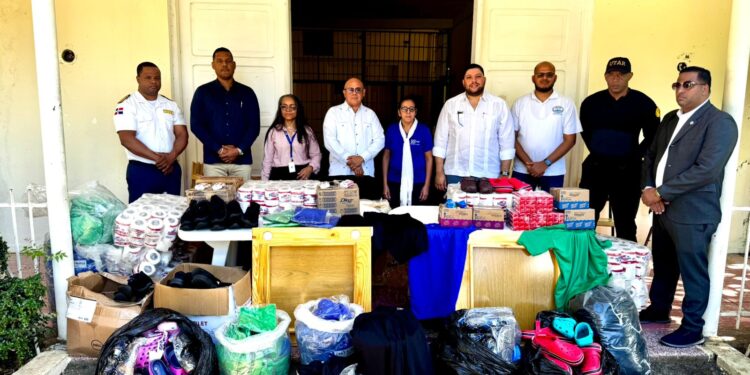 Desarrollo de la Comunidad fortalece correccional de menores con entrega de insumos