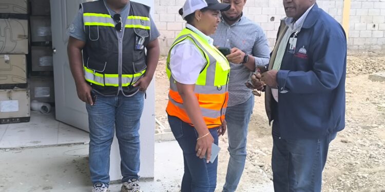 Infraestructura Escolar supervisa terrenos para construcción de dos Politécnicos y escuela inicial en Bahoruco