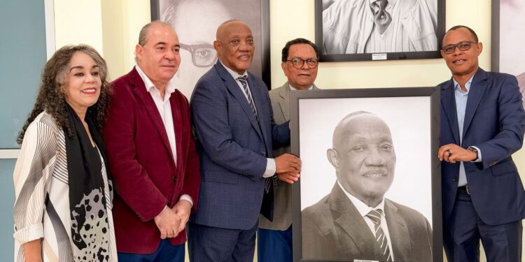 Biblioteca Nacional incorpora retrato de Mateo Morrison a su galería de grandes escritores