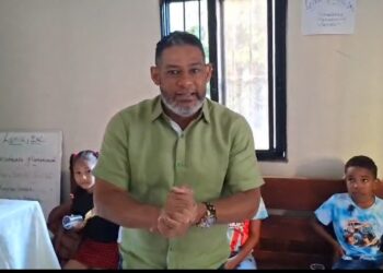 Miembro de la Dirección Central de FP, Radhamés García lleva alegría a niños de la Circunscripción 05, entregando juguetes