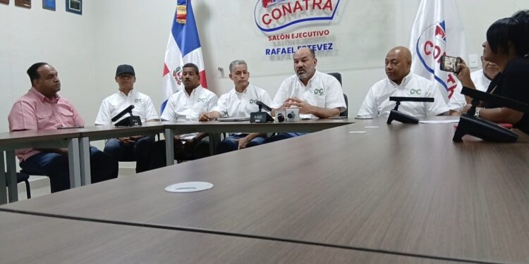 Corredor Núñez de Cáceres  anuncia un préstamo millonario a Banreservas para la adquisición de modernas unidades