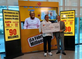 Leidsa entrega  cheque de RD$90 millones a mayor del ejército, ganador del Loto 