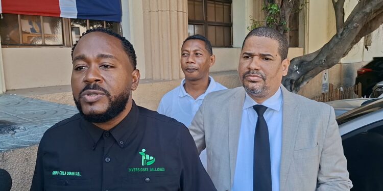 Hombre denuncia es víctima de asedio y acoso por parte de exempleada