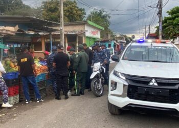 DIGESETT junto a la Policía Municipal y Alcaldía realiza operativo para recuperar espacios públicos en Bayaguana