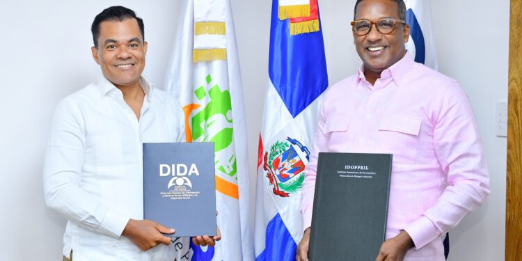 DIDA e IDOPPRIL firman acuerdo para fortalecer derechos de los trabajadores y la eficiencia del SDSS