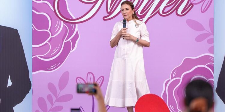 Alcaldesa DN recibe respaldo de mujeres líderes en encuentro nacional por el Día Internacional de la Mujer