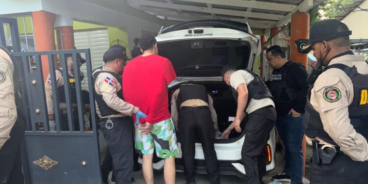 En operativo simultáneo atrapan a “Tony Motora” y “Romeo” con cientos de gramos Cocaina y marihuana