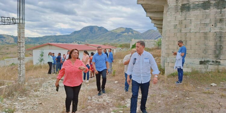 Infraestructura Escolar reanuda trabajos de construcción para terminación de escuela tras más de 15 años paralizada en Yaque, San Juan